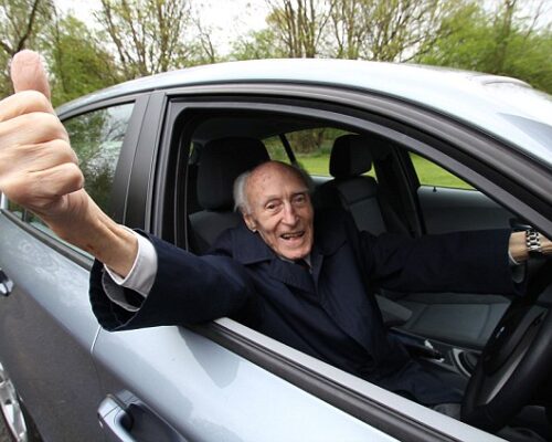 Harry allowed back behind the wheel